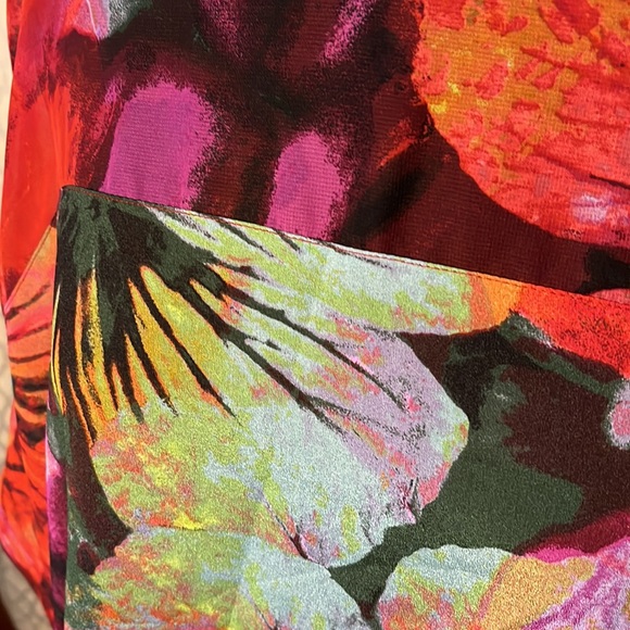 John Paul Richard women’s floral top size XL semi-see through. - Picture 2 of 9